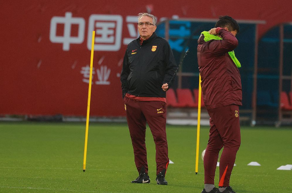 澎湃：国足生死战沿用菱形中场争胜，张玉宁+王钰栋组双前锋